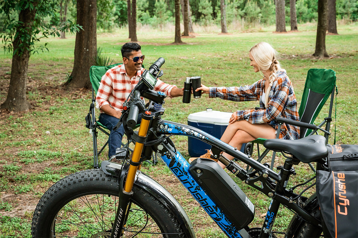 Cyrusher ebike couple riding